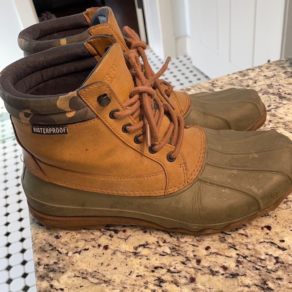 Sperry boots size 9